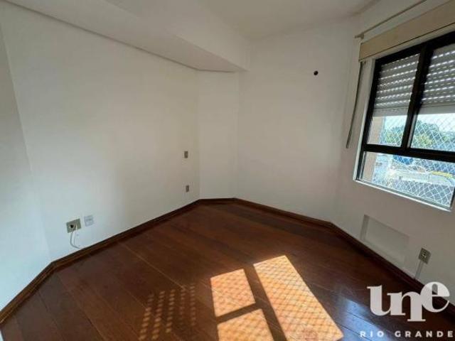 Apartamento com 3 dormitórios à venda, 129 m² por R$ 550.000,00 Centro Rio Grande/RS