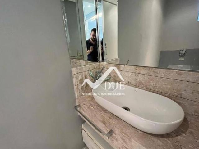 Apartamento com 3 dormitórios à venda, 130 m² por R$ 700.000,00 Ponta da Praia Santos/SP