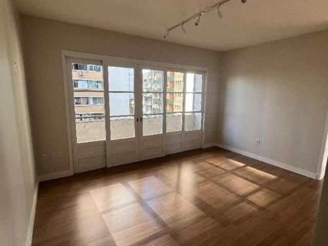 Apartamento com 3 dormitórios à venda, 90 m² por R$ 425.000 Centro Histórico Porto Alegre/RS