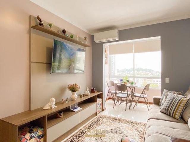 Apartamento com 3 dormitórios e sacada