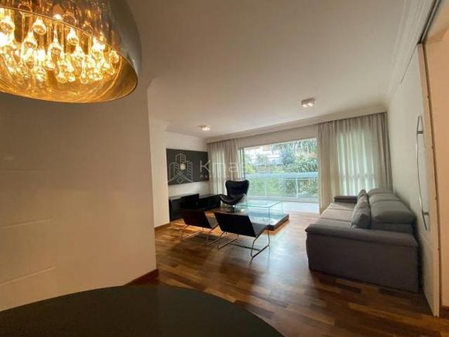 Apartamento com 3 dormitórios e 5 banheiros à Venda, 132 m²