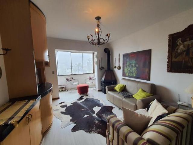 APARTAMENTO COM 3 DORMITÓRIOS NO CENTRO DE GRAMADO