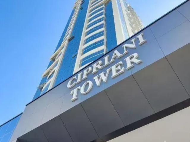 Apartamento com 3 dormitórios para alugar, 104 m² por R$ 8.250,01/mês Velha Blumenau/SC