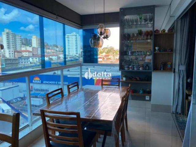 Apartamento com 3 quarto sendo 1 suíte disponível para venda no bairro Tabajaras em Uberlândia MG