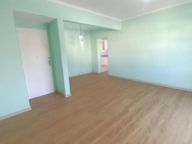 APARTAMENTO com 3 quartos no Ed. Sta Terezinha, na Varginha, próximo ao Centro