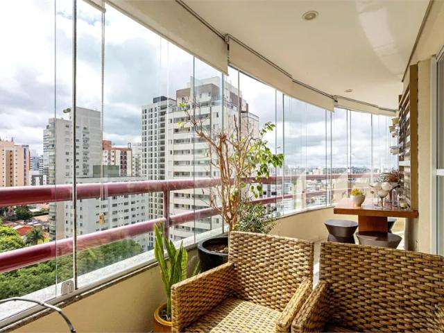Apartamento à venda com 3 suítes no condomínio Edíficio Mistral, São Paulo SP