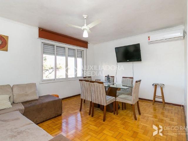 Apartamento com 3 quartos e 101m² para alugar em Azenha, Porto Alegre