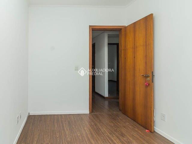 Apartamento com 3 quartos e 131m² para alugar em Jardim Lindóia, Porto Alegre