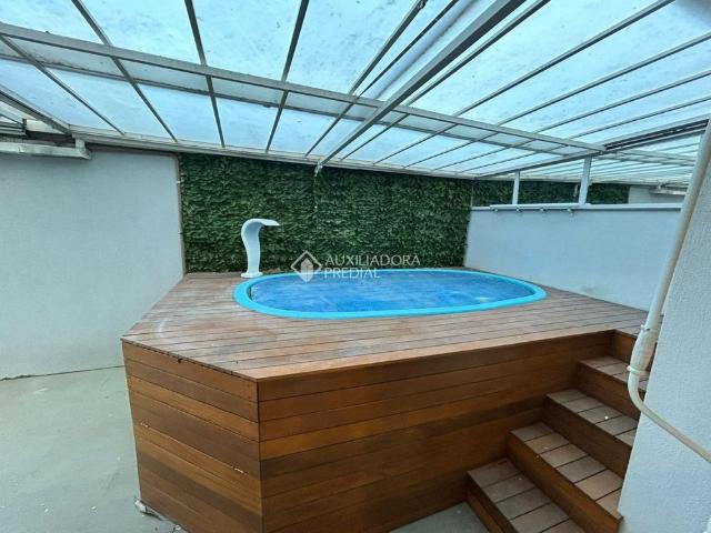 Apartamento com 3 quartos e 133m² para alugar em Passo da Areia, Porto Alegre
