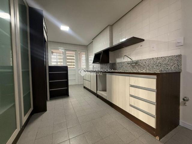 Apartamento com 3 quartos e 154m² para alugar em Centro, Novo Hamburgo