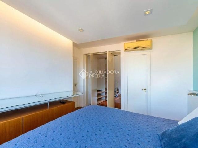 Apartamento com 3 quartos e 161m² para alugar em Moinhos de Vento, Porto Alegre