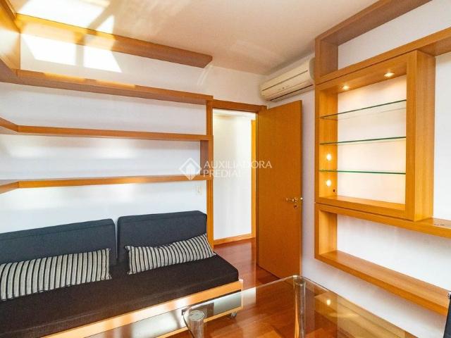 Apartamento com 3 quartos e 170m² para alugar em Moinhos de Vento, Porto Alegre