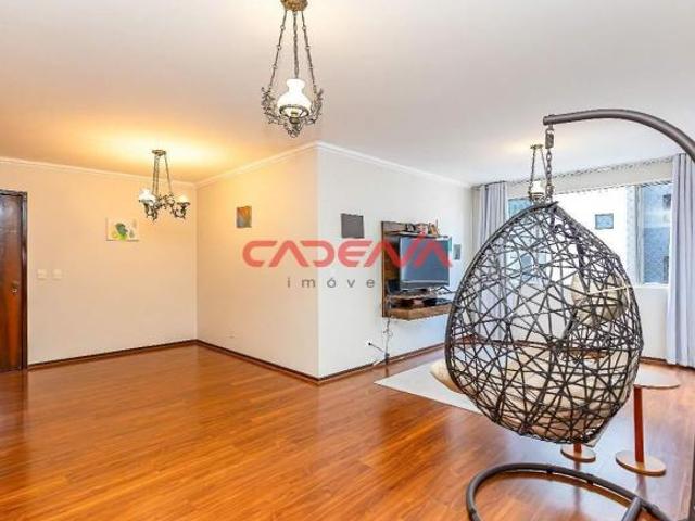 Apartamento com 3 quartos e 1 vaga à venda no Batel