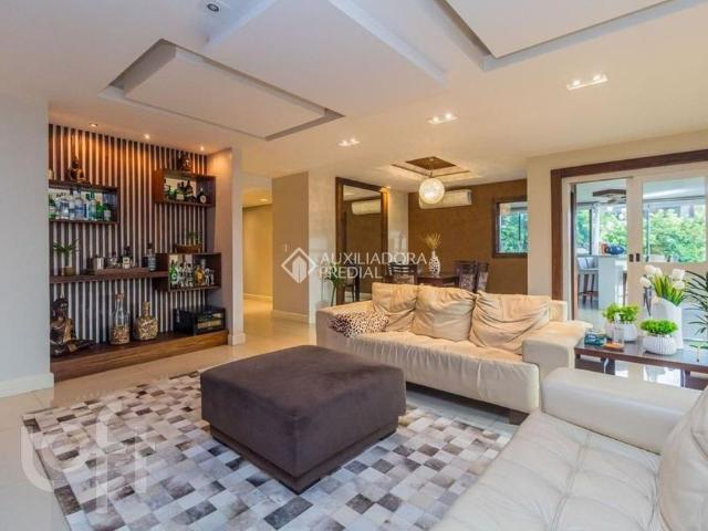 Apartamento com 3 quartos e 218m² para alugar em Jardim Lindóia, Porto Alegre