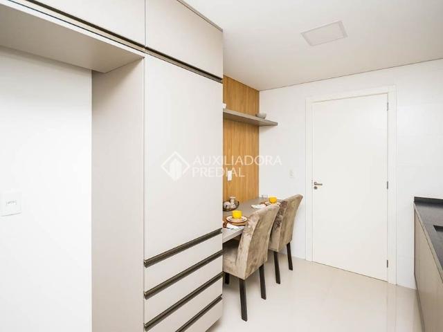 Apartamento com 3 quartos e 311m² para alugar em Tristeza, Porto Alegre