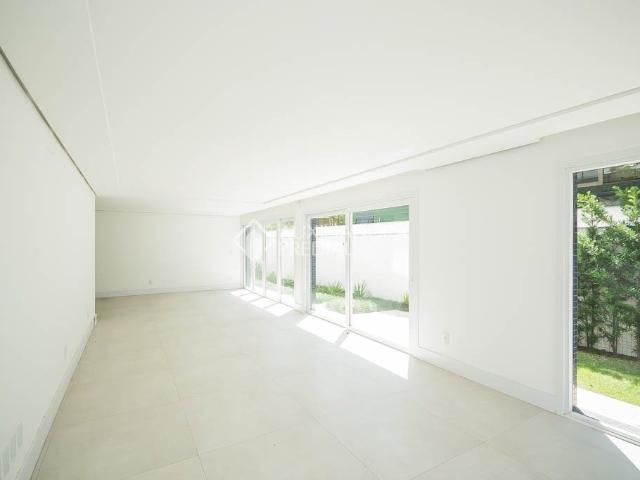 Apartamento com 3 quartos e 311m² para alugar em Vila Assunção, Porto Alegre