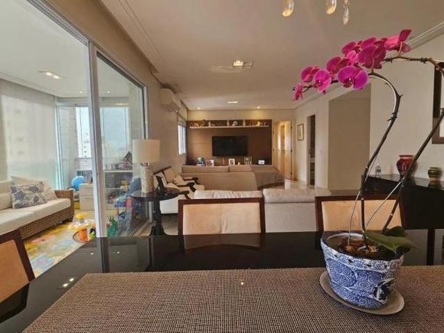 Apartamento com 3 Quartos e 5 banheiros à Venda, 161 m² por R$ 3.320.000