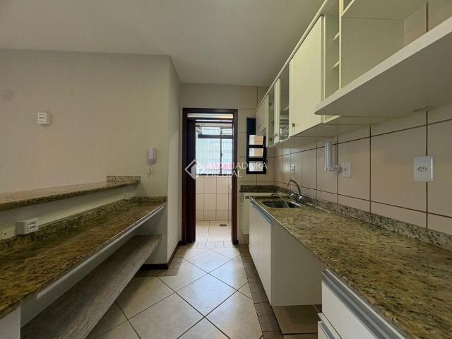 Apartamento com 3 quartos e 82m² para alugar em Lagoa da Conceição, Florianópolis