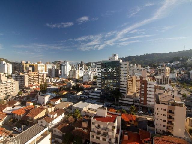 Apartamento com 3 quartos e 82m² para alugar em Trindade, Florianópolis