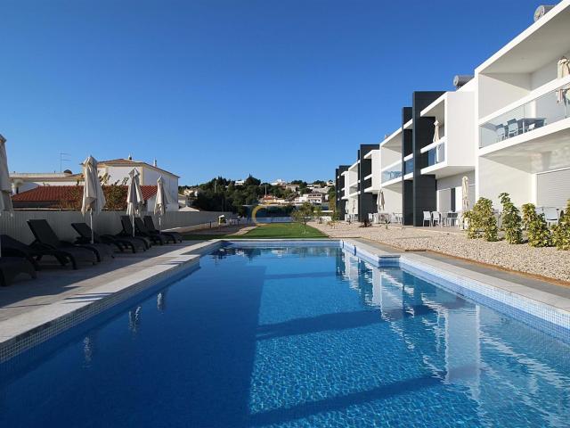 Apartamento com 3 quartos em residência recente com piscina. 120m² Guia