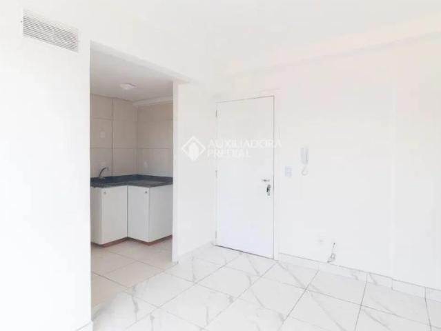 Apartamento com 3 quartos para alugar na Avenida da Cavalhada, 4414, Cavalhada, Porto Alegre, 56 m2 por R$ 1.900