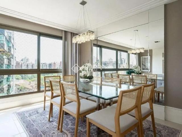 Apartamento com 3 quartos para alugar na Avenida Itajaí, 368, Petrópolis, Porto Alegre, 153 m2 por R$ 12.500