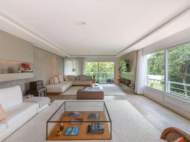 Apartamento com 3 quartos para alugar na Alameda Emílio de Menezes, 140, Três Figueiras, Porto Alegre por R$ 30.000