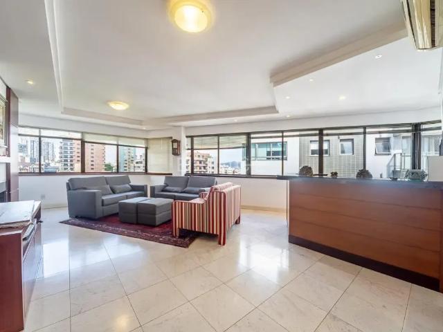 Apartamento com 3 quartos para alugar na Travessa Professor Tupi Caldas, 90, Petrópolis, Porto Alegre por R$ 8.500