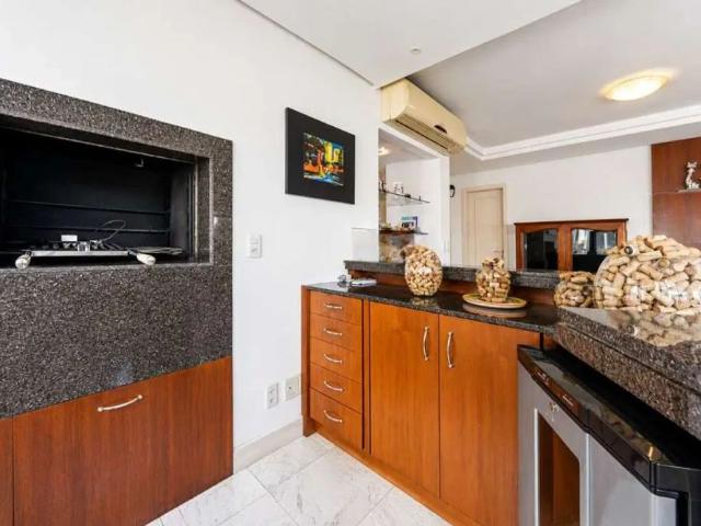 Apartamento com 3 quartos para alugar na Travessa Professor Tupi Caldas, 90, Petrópolis, Porto Alegre por R$ 8.500