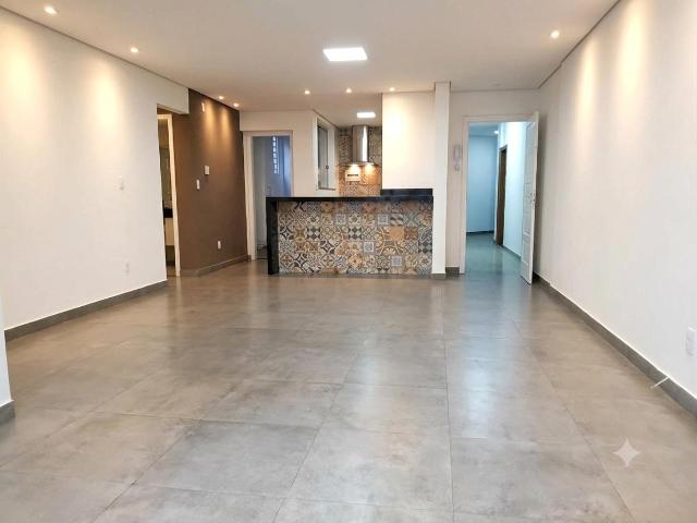 Apartamento com 3 quartos para alugar no bairro Centro, 100m²