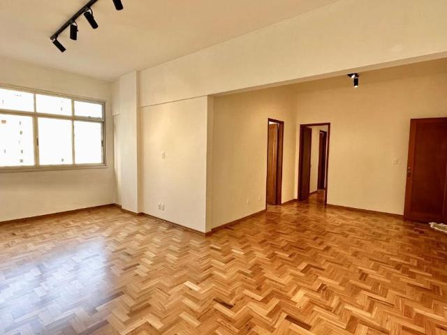 Apartamento com 3 quartos para alugar no bairro Centro, 124m²