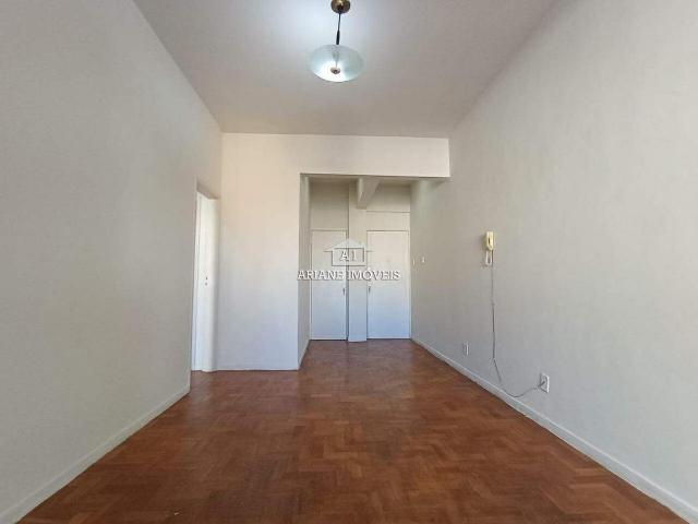 Apartamento com 3 quartos para alugar no bairro Centro, 80m²