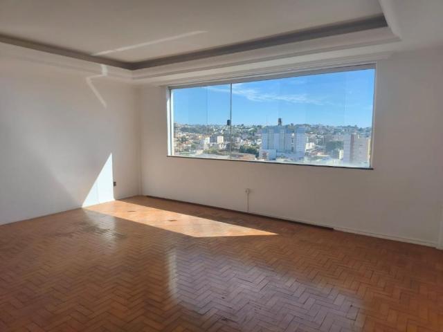 Apartamento com 3 quartos para alugar no bairro Centro, 94m²
