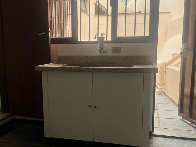 Apartamento com 3 quartos para alugar no bairro Santa Efigênia, 70m²