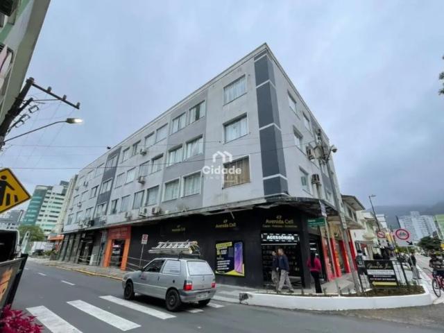 Apartamento com 3 quartos para alugar no Centro, Jaraguá do Sul por R$ 2.700