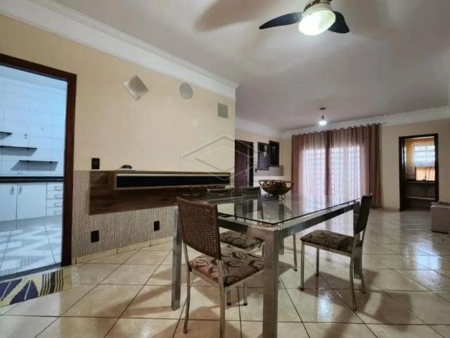 Apartamento com 3 quartos para alugar no Centro, Jaú