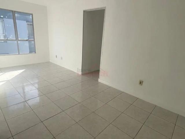 Apartamento com 3 quartos para alugar no São Luiz, Criciúma