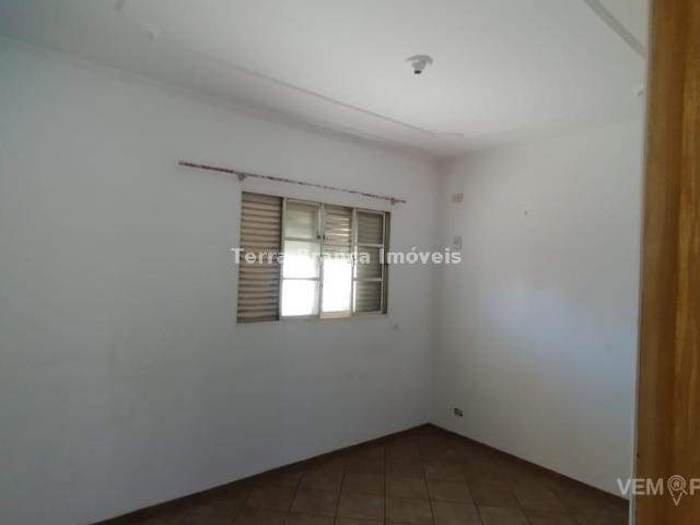 Apartamento com 3 Quartos para Alugar por R$ 1.000/mês