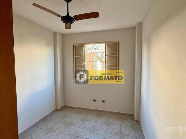 Apartamento com 3 Quartos para Alugar por R$ 1.500/mês