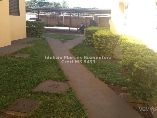 Apartamento com 3 Quartos para Alugar por R$ 1.750/mês