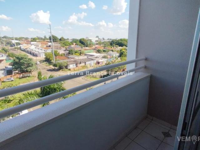 Apartamento com 3 Quartos para Alugar por R$ 1.800/mês
