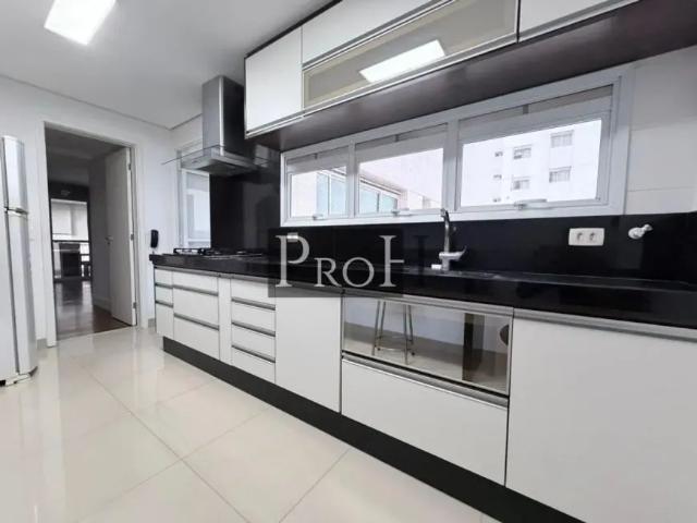 Apartamento com 3 Quartos para alugar, 156m² Centro
