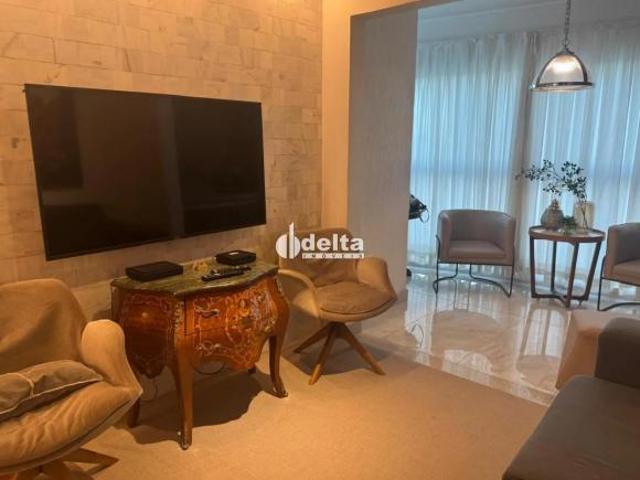Apartamento com 3 quartos sendo suíte disponível para venda no bairro Centro em Uberlândia MG
