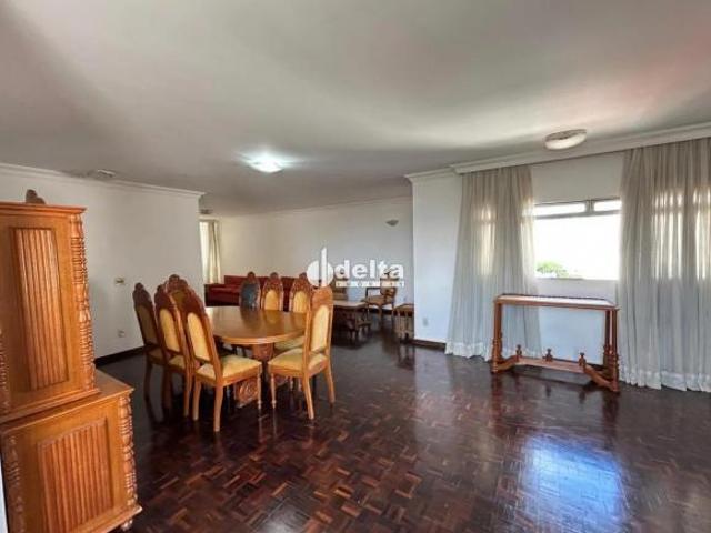 Apartamento com 3 quartos sendo 1 suíte disponível para locação no bairro Centro em Uberlândia MG