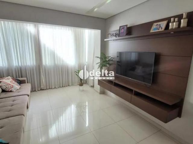 Apartamento com 3 quartos sendo 1 suíte disponível para venda no bairro Tabajaras em Uberlândia MG