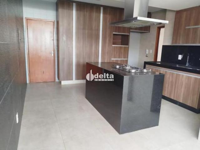 Apartamento com 3 quartos sendo 1 suíte disponível para locação no bairro Centro em Uberlândia MG