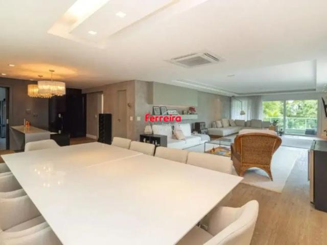 Apartamento com 3 quartos sendo 1 suíte e 4 banheiros, localizado no bairro Três