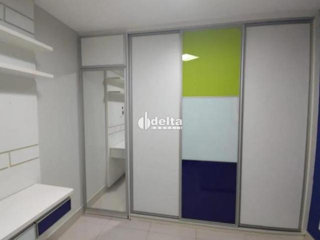 Apartamento com 3 quartos sendo 2 suítes, disponível para locação e venda no bairro Umuarama em Uber