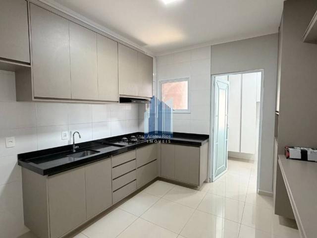 Apartamento com 3 quartos, 105 m²