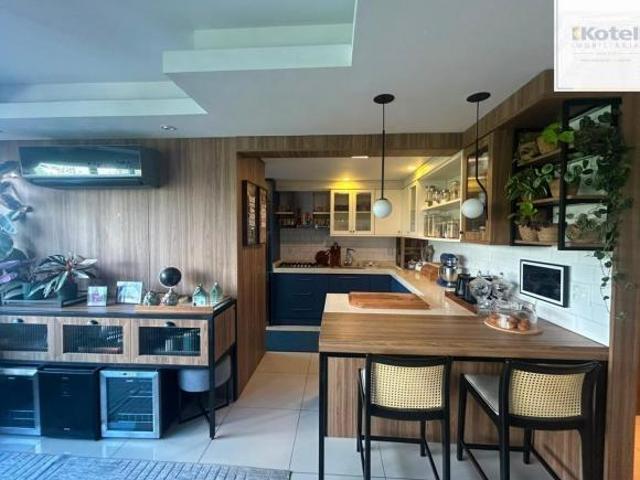 Apartamento com 3 quartos, 1 suíte, 2 vagas e elevador no bairro Petrópolis